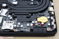 Stereo speakers on the bottom front edge of the notebook Stereo speakers on the bottom front edge of the notebook
