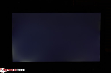 Light-moderate backlight bleeding around bottom left corner