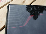 The lid and chassis are easily warped.