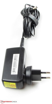The power adapter weighs 198 grams and has a peak power of 40 Watt.