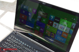 Acer Aspire V7-582PG in sunlight from the side