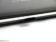 The subtle status LEDs on the front assist orientation when a memory card is inserted.