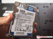 Its capacity is 500 GB and is easy to replace.