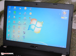 Asus P45VJ outdoors.