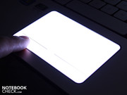 It lights both key areas when touched (glowing touchpad).