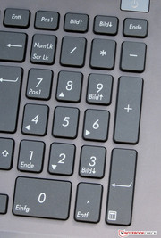 The keyboard includes a numpad.