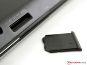 The card reader is located a bit unfavorably on the notebook's recessed front.