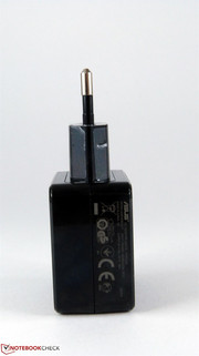 The included power adapter supplies 5 V with 2 A and features a USB port.