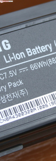 Samsung 305U1A: 8:30 hours of WLAN runtime due to 66 watt hours.