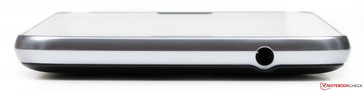 Upper edge: 3.5 mm headset jack