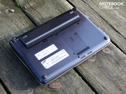 The bottom of the Netbook consists of a smooth, varnished plastic.