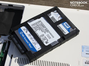 The 500 GB Western Digital HDD is wrapped in a rubber damper.