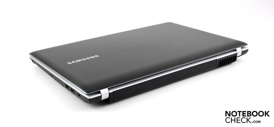 Samsung Q330 Aura i3-350M Suri (NP-Q330-JS03DE/SEG): good subnotebook with unbalanced mobile features.