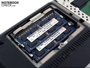 and both RAM slots (2x2GB, max. 2x4GB).