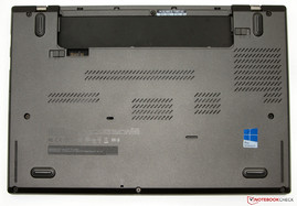 Bottom of the ThinkPad T440s 20AQ006BGE (no docking port)