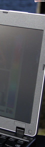 ThinkPad Edge 11: The display is anti-glare, but too dark in the sun.