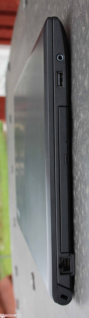 Toshiba Satellite Pro R50-B-112: The plain casing will not evoke pride of ownership.