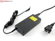 The heavy 555 gram power adapter supplies 120 watts and is never overloaded.