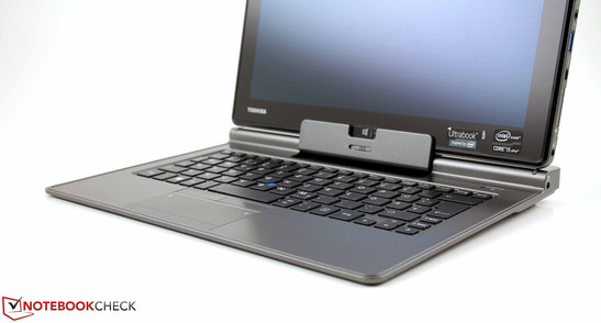 Toshiba Portégé Z10t-A-10M: Focus on the keyboard dock. A well-rounded office bundle, if it weren't for the screen's too small opening angle.