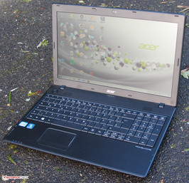 Acer's TravelMate P453-M-53214G50Makk outdoors