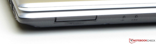 Front side: card reader (SD, MMC).