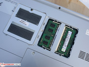 Only the HDD slot and both RAM slots (one of two occupied) can be accessed.