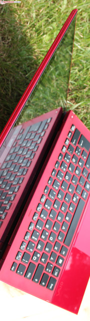 Sony Vaio Pro 13 SVP-1321C5ER RED Edition with multi touch panel and a flexible keyboard.