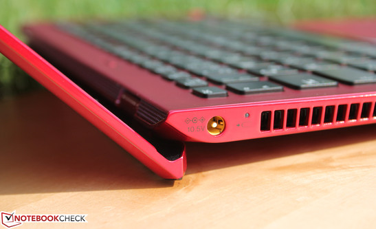 Vaio Pro 13 RED: stylish, graceful and glossy - but greasy and fragile.