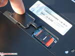 Inserting the SIMCard for the built-in 3G module on the bottom (Vodafone included)