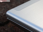 The lid's polished aluminum makes a very elegant impression.