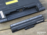 The lithium-ion accumulator has a limited capacity of only 38 watt hours (3.500 mAh).