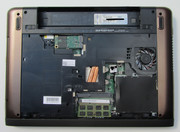 A large maintenance cover is on the laptop's bottom.