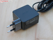 The compact power supply only weighs 137 grams