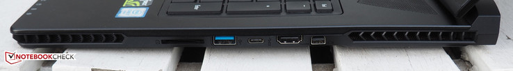 Right side: cardreader, USB 3.0, USB 3.1 Gen2 Typ C, HDMI, Mini-DisplayPort