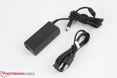 AC adapter (10.5 x 4.5 x 3 cm) is similar in size to those of other notebooks