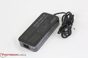 AC adapter (16.5 x 7.5 x 3.0 cm) outputs 19.5 V