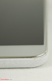 Small notch for removing the back cover