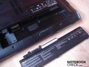 The six cell battery is placed in the case's base and is protected by a cover.
