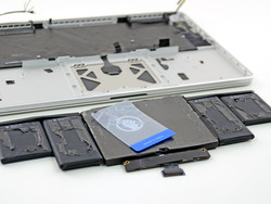 glued battery (source: ifixit.com)