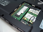 The solution for mass storage is interesting: Asus combines SSD, SD card reader and on-line storage.