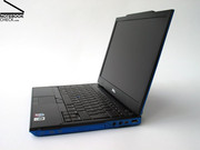 Besides the usual drab black Business-Look, the E4300 is also available in red or blue.
