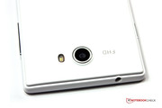 The main camera has a resolution of 12 megapixels.