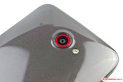 The camera with 8 MP, auto focus and image stabilization.