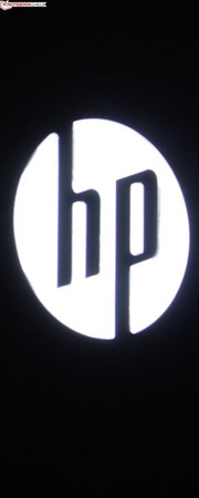 HP Pavilion dv6-6110eg: Illuminated manufacturer's logo