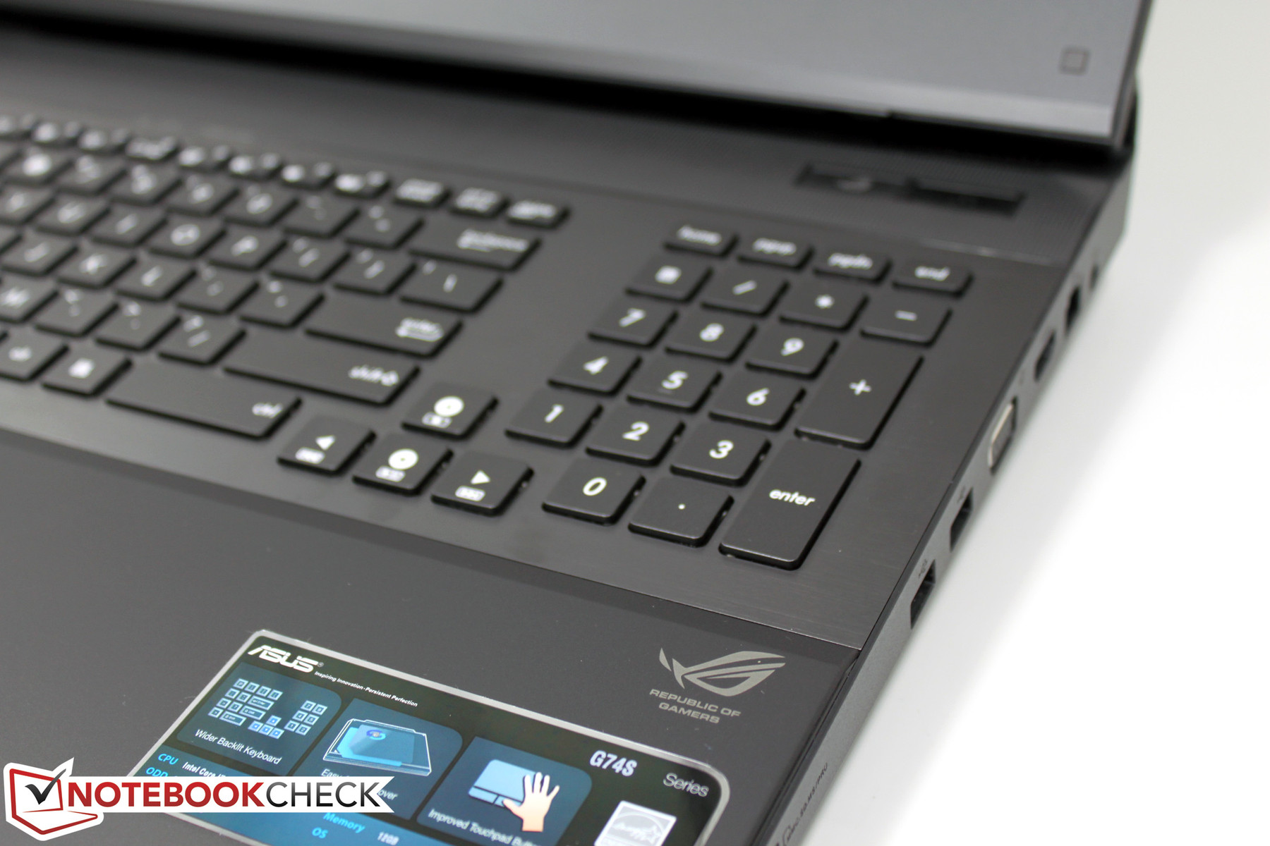 Review Asus G74SX3DE Gaming Notebook Reviews