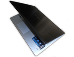 The casing, mainly made of brushed aluminum, appeals with its stylish design