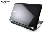 The notebook lid has a smart high-gloss black coating.