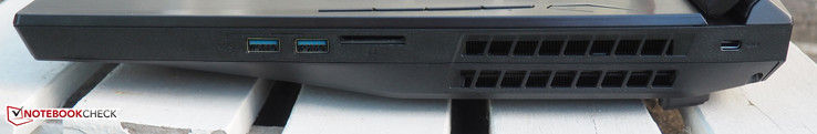 Right side: 2x USB 3.0, card reader, Kensington