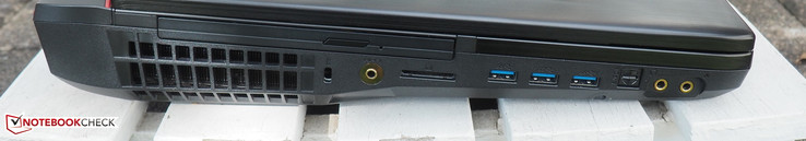 Left side: Kensington lock, Hi-Fi output, card reader, 3x USB 3.0, S/PDIF, headphones, microphone