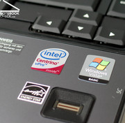 The T9300 CPU by Intel with 2.5 GHz ensures a good office performance.